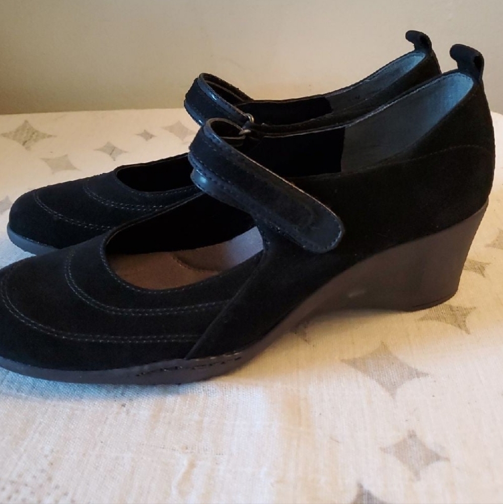 Black suede Aerosoles - Picture 1 of 7